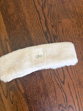 ALO Yoga Cream Fuzzy Headband